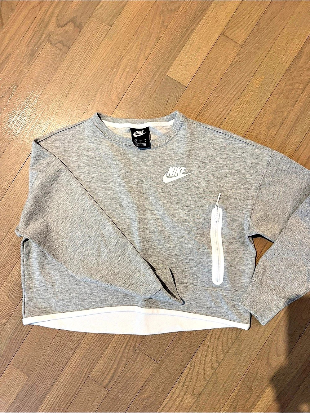 Nike Gray & White Size Medium Like New